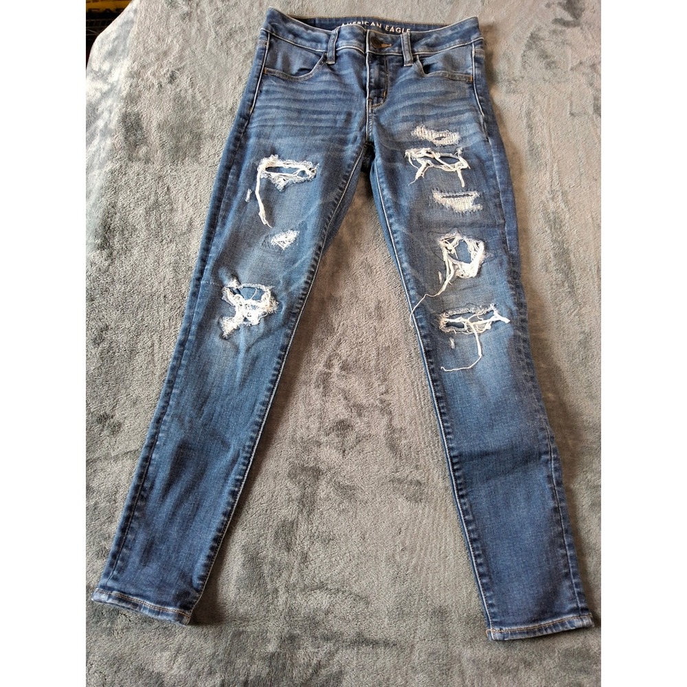 American Eagle Skinny Jeans Medium Wash Distressed Ripped Denim Womens. Size 2